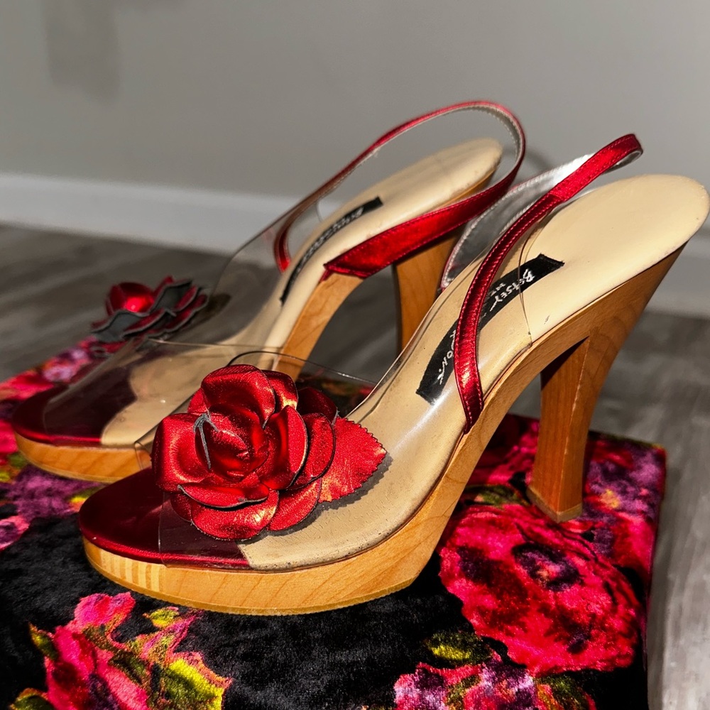 Betsey Johnson VINTAGE red rose Polly Pumps - women’s size 6 🌹🌹🌹